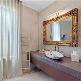4 bedroom villa with indoor and outdoor pools in Galižana, Istria, sleeps up to 8